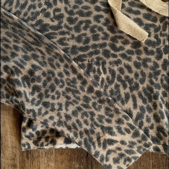 OLIVACEOUS Animal Print Lightweight Wool Blend Leopard Print Hooded Pullover - Picture 6 of 11